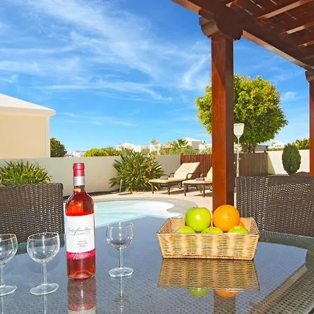 Βίλα In Playa Blanca Sleeps 8 With Pool Air Con And Wifi Πλάγια Μπλάνκα