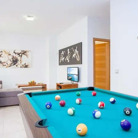 In Playa Blanca Sleeps 8 With Pool Air Con And Wifi * Πλάγια Μπλάνκα