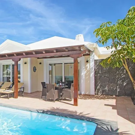 In Playa Blanca Sleeps 8 With Pool Air Con And Wifi Βίλα